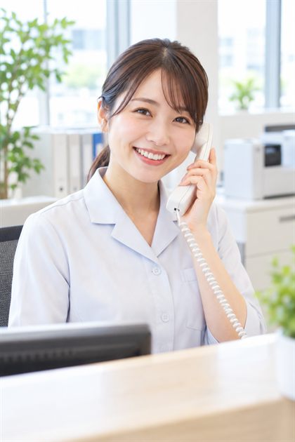 電話対応のスタッフ